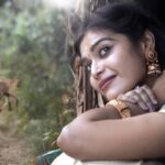 Dharsha Gupta Instagram – 🤍💙Be the reason someone smiles. Be the reason someone feels loved and believes in the goodness in people💙🤍
Pic- @baranianand