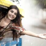 Dharsha Gupta Instagram – 🌧 Nee varum bothu naan maraivena
Nee varum bothu naan maraivena ….aa
Tharikida tharikida thaa 🌧 
Pic- @baranianand