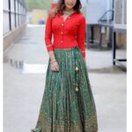 Dharsha Gupta Instagram - ❤💚What comes easy won’t last, what lasts won’t come easy💚❤ Costume- @the_udai_vandi Styled- @dorothyjai Jewelry- @chennai_jazz M&H- @malki_natasha Pic- @poovarasanphotography @cookuwithcomali__ @vijaytelevision