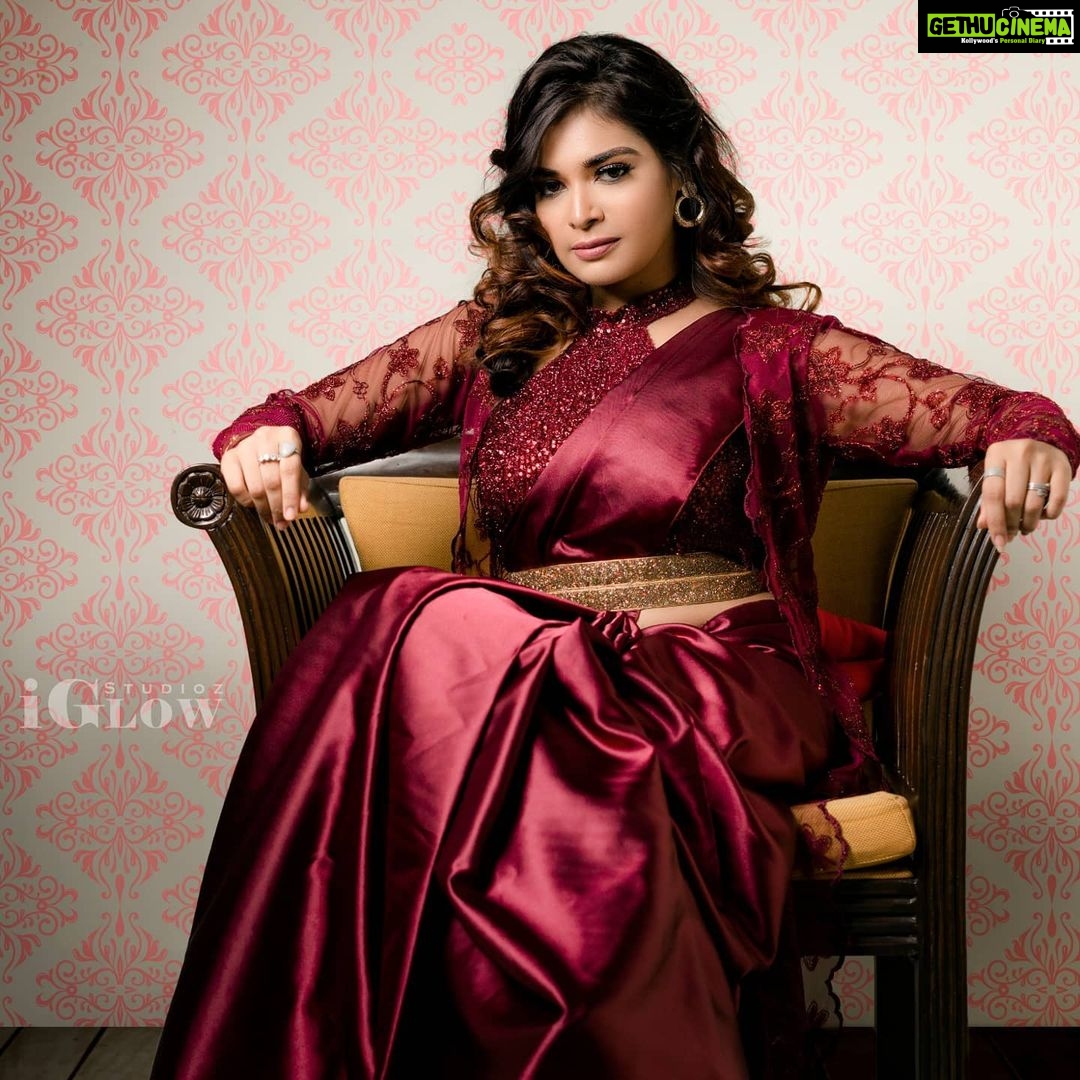 Dharsha Gupta Instagram - ❤Don’t quit. You’re already in pain. You’re already hurt. Get a reward from it❤ Costume - @the_udai_vandi Costume Styled- @dorothyjai Makeup- @aarthi_mua Hairstyle- @malki_natasha Pic- @iglowstudioz
