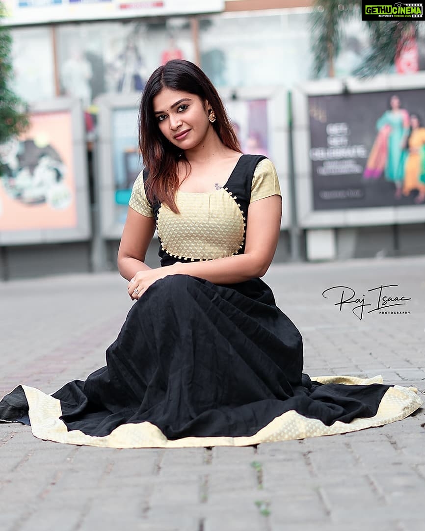 Dharsha Gupta Instagram - 🖤It is during our darkest moments that we must focus to see the light🖤 Pic- @raj_isaac_photography Dress- @_happy_storee_