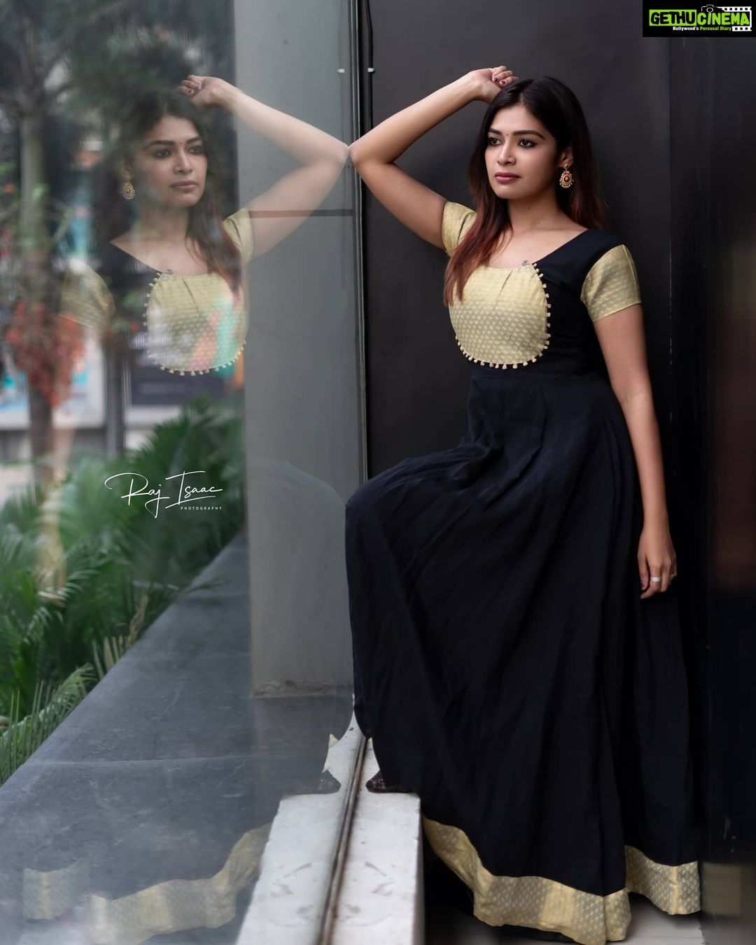Dharsha Gupta Instagram - 🖤You should never regret anything in life. If it’s good, it’s wonderful. If it’s bad, it is experience🖤 Pic- @raj_isaac_photography Costume- @_happy_storee_