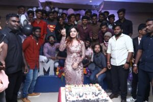 Dharsha Gupta Instagram - 💗💜Thanku for all ur love, care & support. For a change, instead of celebrating this with my family/friends, I got so reach because of my chella kuttiessss, so planned & celebrated with all my fan page admins(chelmz) & my chella kutties. And thanku so much for coming here & making this day spl. 
Love u all💜💗
💗💜Ummmmmmmmmmmmmmmmmaaaahhhhh 💗💜
Pro- @rajkumar_pro
Pic- @sureshsuguphotography
Cake- @zionhomebakes