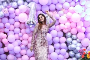 Dharsha Gupta Instagram - 💗💜Thanku for all ur love, care & support. For a change, instead of celebrating this with my family/friends, I got so reach because of my chella kuttiessss, so planned & celebrated with all my fan page admins(chelmz) & my chella kutties. And thanku so much for coming here & making this day spl. 
Love u all💜💗
💗💜Ummmmmmmmmmmmmmmmmaaaahhhhh 💗💜
Pro- @rajkumar_pro
Pic- @sureshsuguphotography
Cake- @zionhomebakes