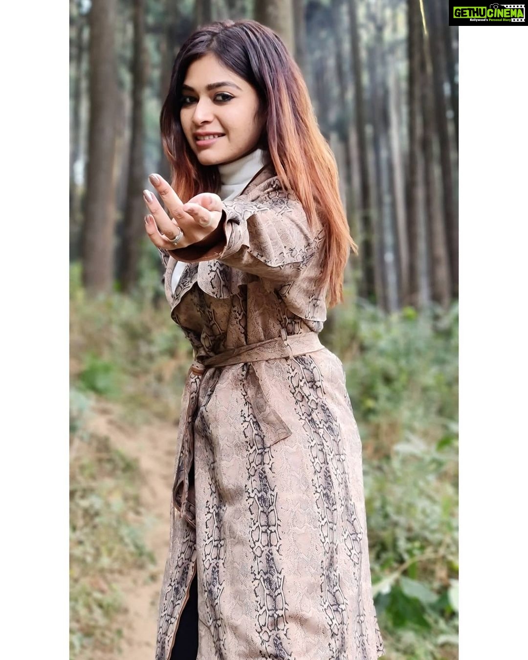 Dharsha Gupta Instagram - 😉Touch me if u can😉 Darjeeling..Queen of the hill