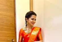 Dhivyadharshini Instagram - Manipuru mangaiyai nindren, ungal anbinal,ungalukaga ❤️ Shout out to this beautiful silk saree from @zob.ha 😍 this one is for u 👏 Make up @makeupibrahim Hair @saravananhairstylist Draping @saraswathisathyam maa #ddreels #ddneelakandan #dd #dhivyadharshini #silksaree #fashion #vikramaudiolaunch #vijaytelevision #kanchipuramsilk