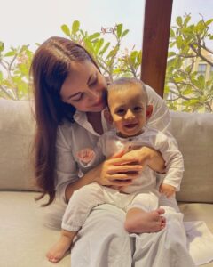 Dia Mirza Instagram - Eid Mubarak everyone ❤️✨ Wishing you and your loved ones peace, health and happiness. This is our little ones first Eid and we pray that everyone is safe and with their loved ones 🙏🏻 India