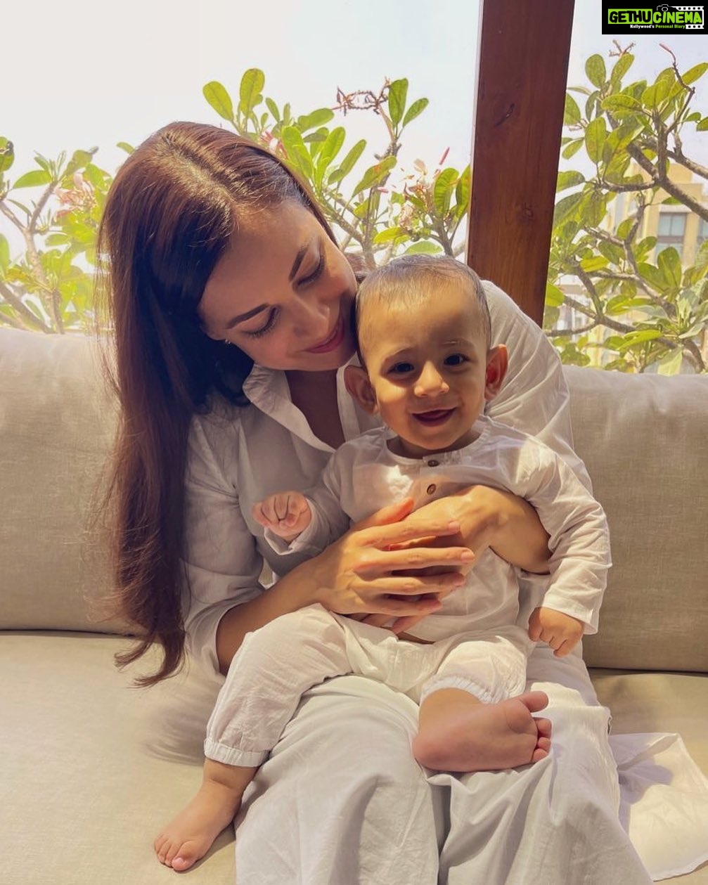 Dia Mirza Instagram - Eid Mubarak everyone β€οΈβ¨ Wishing you and your loved ones peace, health and happiness. This is our little ones first Eid and we pray that everyone is safe and with their loved ones ππ» India
