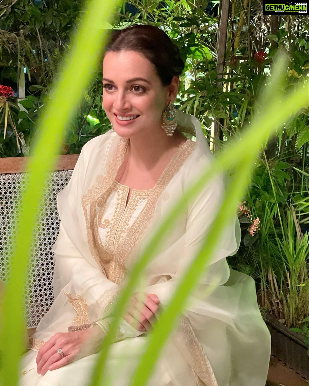 Dia Mirza Instagram - Eid Mubarak πβ€οΈβ¨ Thank you @nafisarachelwilliam for this handcrafted beauty. Styled by @theiatekchandaney MUH @shraddhamishra8 Photos by @shraddhamishra8 and @vaibhav.rekhi π Mojris by @fizzygoblet India