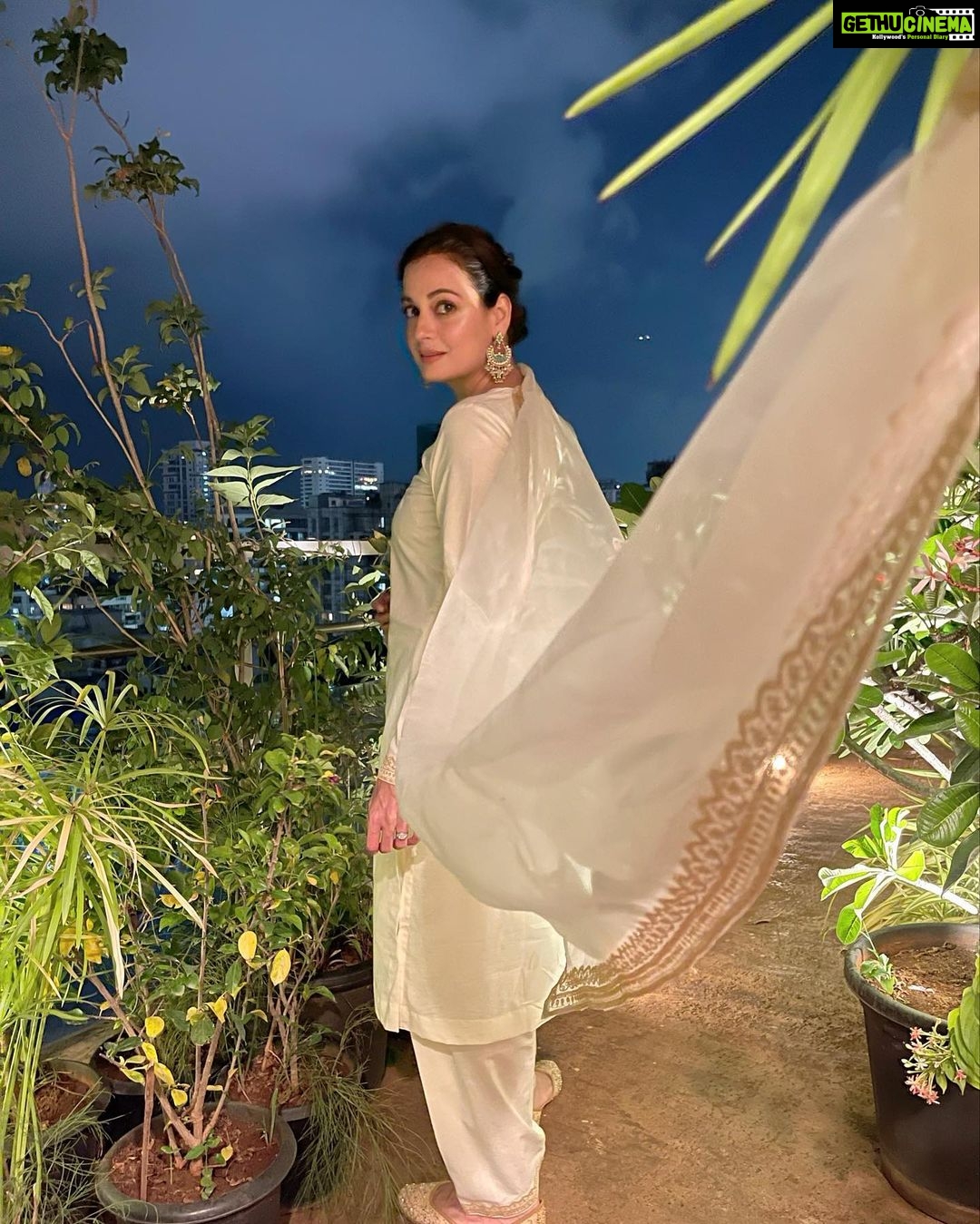 Dia Mirza Instagram - Eid Mubarak πβ€οΈβ¨ Thank you @nafisarachelwilliam for this handcrafted beauty. Styled by @theiatekchandaney MUH @shraddhamishra8 Photos by @shraddhamishra8 and @vaibhav.rekhi π Mojris by @fizzygoblet India