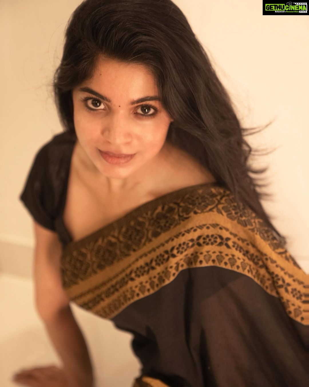 Actress Divya Bharathi Hd Photos And Wallpapers June 2022 Gethu Cinema