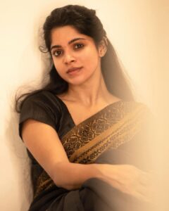 Divya Bharathi Instagram - A saree silently empowers you✨

Shot by @dwarakeshhhh
Saree @devraagh