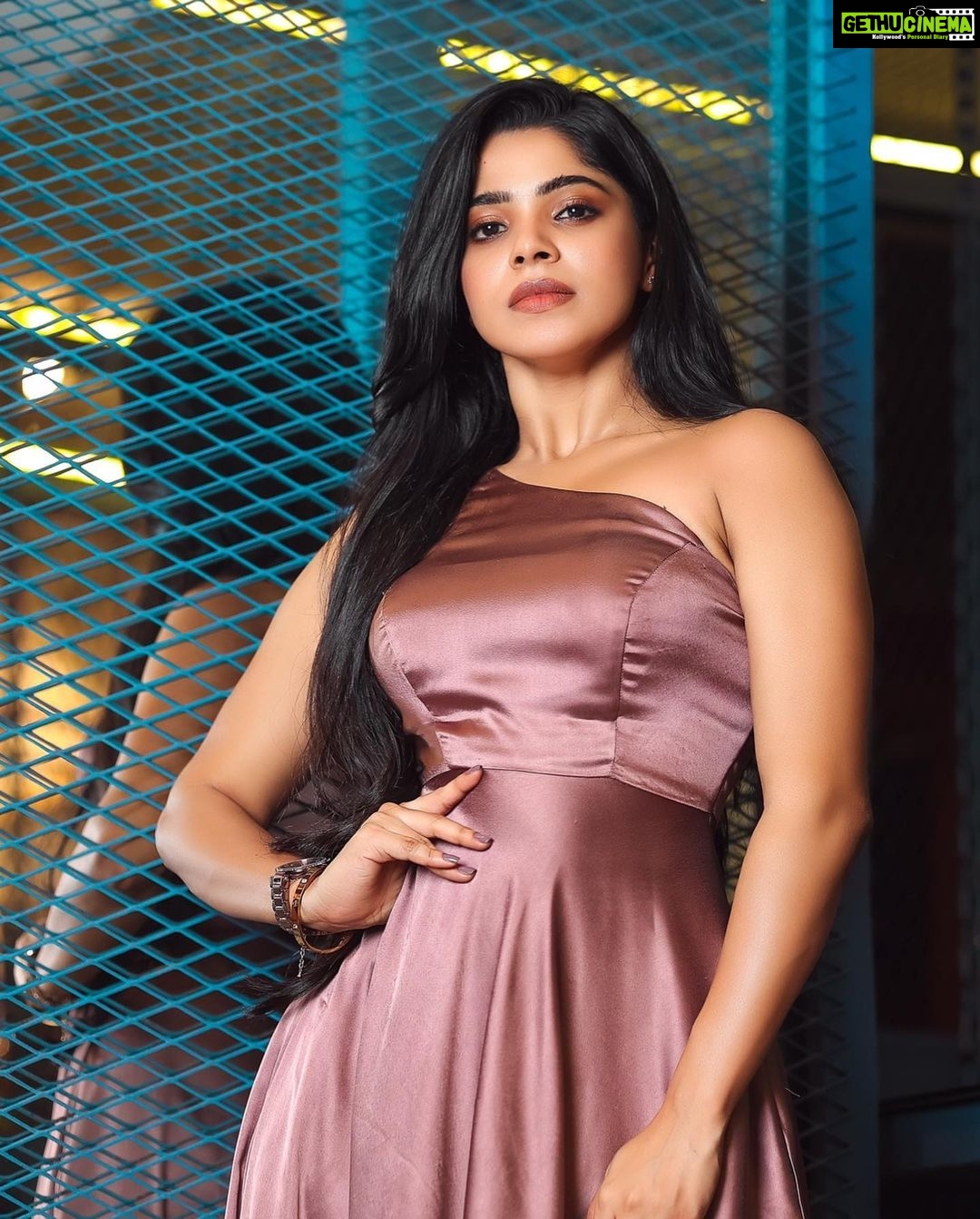 Actress Divya Bharathi Hd Photos And Wallpapers June 2022 Gethu Cinema