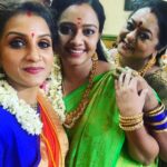 Divya Padmini Instagram – My Onscreen family😃 #vennilameetssubathra 

@d_divyavishwanath @asharaninageshofficial 
@zeetamizh @zee5tamil 
@zee @zeetv 

#kannathilmuthamittal #zeeserial #happyfamily