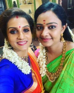 Divya Padmini Instagram - When two poles meet😊 @d_divyavishwanath @zeetamizh @zee5tamil @zeetv #kannathilmuthamittal #zeeserial #friendship