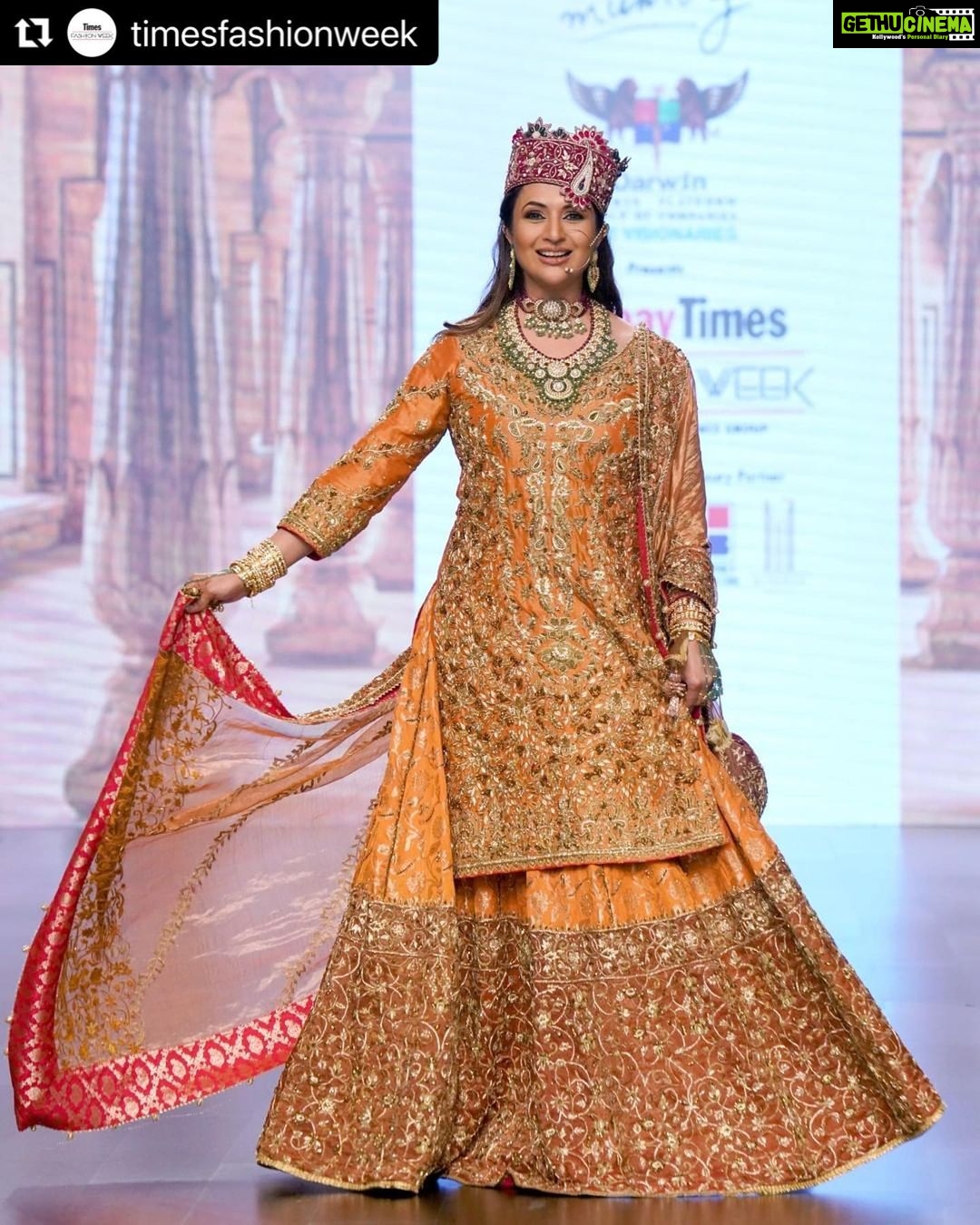 Divyanka Tripathi Instagram - Loved these images from @timesfashionweek đâ„ïž #Repostă»ă»ă» âIndigenous Handloom Textiles of MPâ, a collection endorsed by the Government of Madhya Pradesh and presented by @designer_mumtazofficial on the graceful @divyankatripathidahiya features pieces that showcase the detailed weaves and zardozi work of Bhopal. The collection will have an array of diverse pieces made with fabrics ranging from rich Modhal silk to luxurious Madhru and crepe. Come celebrate the beauty of the Bagh print and the culture of #MadhyaPradesh at #BTFW. #BombayTimesFashionWeek #TimesFashionWeek #MPTextiles #MumtazKhan #BTFW22 #Designer #Sponsor #Couture #Glamour #Glam #Trending #Style #FashionWeek #FashionShow #FashionStyling #Fashion #FestivalofFashion