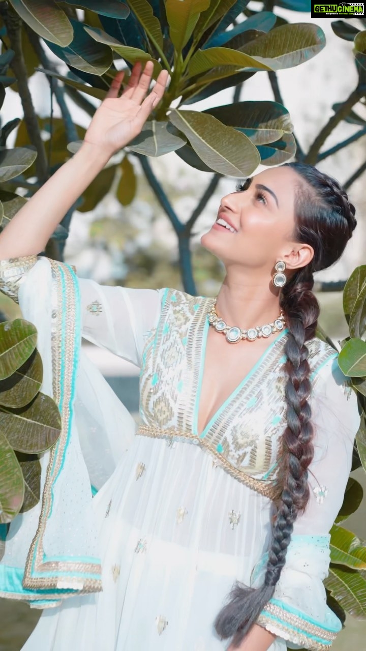 Erica Fernandes Instagram - Eid Mubarak 🌙 Outfit by @gopivaiddesigns Jewellery @shillpapuriidesignerjewellery Bag @eena.official Hair @hair_by_rahulsharma 🎥 @akshay_navlakhe #reelitfeelit #eidoutfit #indianwear #eid2022 #fashionreel