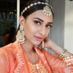 Erica Fernandes Instagram – Getting ready for Eid 

Outfit : @lahario_ 
Jewellery : @ishhaara
Juttis : @kala.india
Potli : @handbagsbybhavnakumar

#eidcollection #indianwear