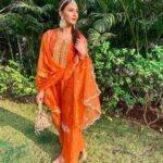 Erica Fernandes Instagram – Getting ready for Eid 

Outfit : @lahario_ 
Jewellery : @ishhaara
Juttis : @kala.india
Potli : @handbagsbybhavnakumar

#eidcollection #indianwear
