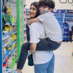 Erica Fernandes Instagram – I have a monkey on my back.🙈
This is how we get our groceries done.
 @sp4rky_sb