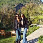 Esha Deol Instagram - Throwback to Turkey 2010 with my mum @dreamgirlhemamalini ♥️🧿 Made her dress #bikerchick as well 🥰 #motheranddaughter #mymama #throwback #throwbackthursday #bickerchick #turkey #traveldiaries