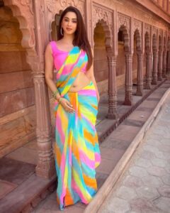 Eshanya Maheshwari Instagram - Main agar kahoon mujhsa haseen Kaynaat mein nai hai kahin…. ✨ Saree by @aachho 💖 #saree #photodump #lehriya #sareequeen #sareelove #esshanyamaheshwari #esshanya The Marugarh Resorts & SPA Jodhpur
