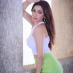 Eshanya Maheshwari Instagram - Summer glow ✨💚🤍 📸- @portraitsbyvedant #summerglow #summer #ootd #esshanyamaheshwari #esshanya #fashionblogger #styleblogger