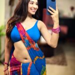 Eshanya Maheshwari Instagram – #mirrorselfieobsession 🙈😅💙

#saree #sareelove #mirriorselfie #esshanyamaheshwari #esshanya