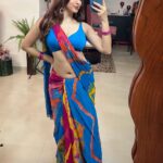 Eshanya Maheshwari Instagram - #mirrorselfieobsession 🙈😅💙 #saree #sareelove #mirriorselfie #esshanyamaheshwari #esshanya