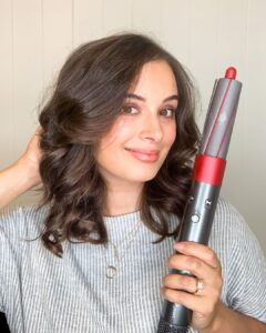 Evelyn Sharma Instagram - A dry run for my very first #MothersDay look! 🥰 Got the #DysonAirwrap as a perfect gift for myself this Mother’s Day. 💖

The Dyson Airwrap is the key to my effortless curls without the use of extreme heat. 🧏🏻‍♀️ It's the ideal companion, whether on set or at home because now I can get salon like hair according to my mood! 🤩 #DysonIndia #DysonHair #sponsored