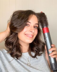 Evelyn Sharma Instagram - A dry run for my very first #MothersDay look! 🥰 Got the #DysonAirwrap as a perfect gift for myself this Mother’s Day. 💖

The Dyson Airwrap is the key to my effortless curls without the use of extreme heat. 🧏🏻‍♀️ It's the ideal companion, whether on set or at home because now I can get salon like hair according to my mood! 🤩 #DysonIndia #DysonHair #sponsored
