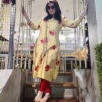 Falguni Rajani Instagram – Beat the heat with this pure cotton kurti from @fabclub_official 
Shades from. :- @yourspex 

#summer #summervibes #heat 
#cottonkurti #cottonsuits