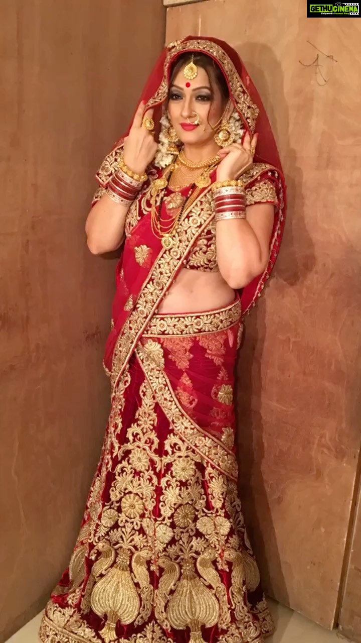 Falguni Rajani Instagram - Guess which look is this ? #reelkarofeelkaro❤ #reelsinstagram #reel #reelitfeelit #viral #trending