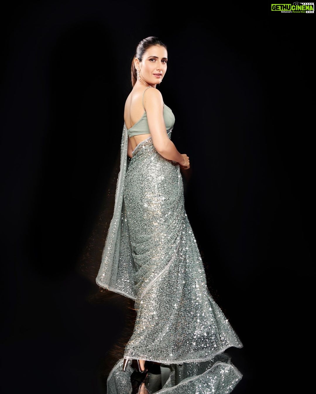 Fatima Sana Shaikh Instagram - Badan pe sitare lapete hue, O jaan-e-tamanna kidhar ja rahi ho? Me: ji, thar ki screening par. 🥸 Styled by @akshitas11 with @khushi46 Outfit- @houseofneetalulla Earring - @diosaparis Rings - @anayah_jewellery @diosaparis Hair - @humera_shaikh19 Make up- @im__sal Photos - @visualaffairs_va