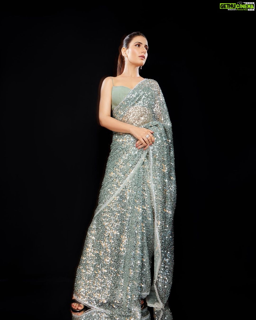 Fatima Sana Shaikh Instagram - Badan pe sitare lapete hue, O jaan-e-tamanna kidhar ja rahi ho? Me: ji, thar ki screening par. 🥸 Styled by @akshitas11 with @khushi46 Outfit- @houseofneetalulla Earring - @diosaparis Rings - @anayah_jewellery @diosaparis Hair - @humera_shaikh19 Make up- @im__sal Photos - @visualaffairs_va