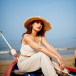 Fatima Sana Shaikh Instagram - Photographer & creative director @bharat_rawail Stylist: @lakshetamodgil Hair: @hairstylist_jennny Makeup: @tulsi5solanki Hat: @myaraaindia , @elevate_promotions