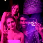 Fatima Sana Shaikh Instagram – When you don’t know how to pose.. peace sign to the rescue ✌🏻

@prateekkuhad 
@humera_shaikh19 

#aboutlastnight The Piano Man Jazz Club