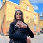 Freida Pinto Instagram – Rumi and Mama love London!