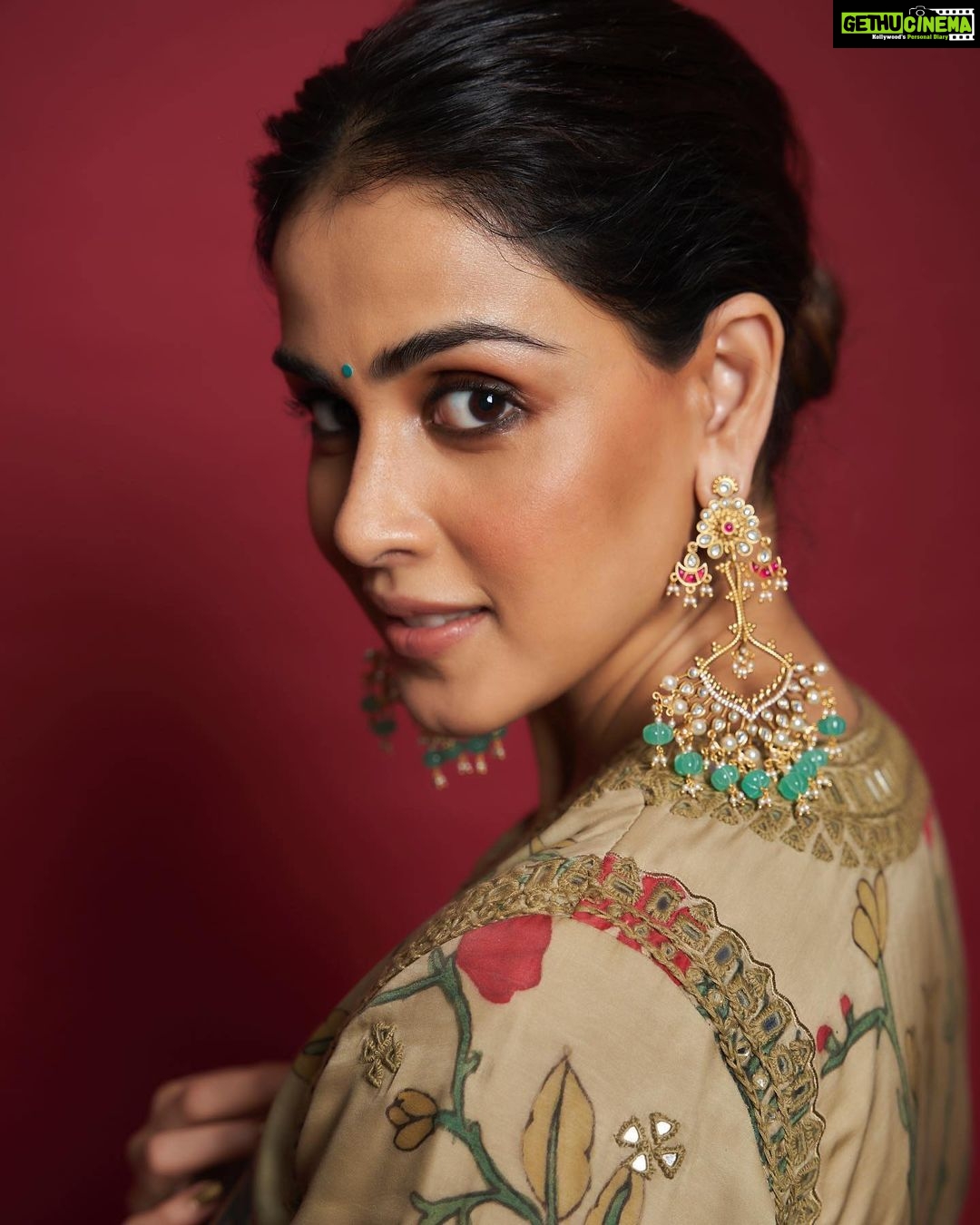 Genelia D'Souza Instagram - There will always be haters and doubters and then there will always be YOU- proving them wrong ππππ #thoughtoftheday HMU- @rishinaacharya πΈ- @kvinayak11 π-@archanajaju.in Jewelry - @aulerthofficial x @tribebyamrapali Vegan juttis - @fizzygoblet