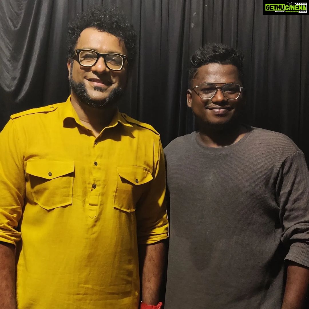Haricharan Instagram - With the Amazing #Arivu @therukural when we performed on Consecutive days for the @keralaolympic in trivandrum. I admire him, his music and the Purpose behind the Music. Nice Meeting you, Brother!