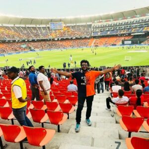 Haricharan Instagram - Sometimes the Best decisions are the spontaneous ones. Flew all the way from chennai to Watch the 2nd Qualifier between #RCB and #RR at Ahmedabad in the world's largest Cricket Stadium with @pavithraharicharan. What an Exhilarating Experience it was. 

So glad #RR made it through!! 

What a Knock, @josbuttler Take a Bow!