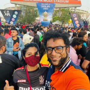 Haricharan Instagram - Sometimes the Best decisions are the spontaneous ones. Flew all the way from chennai to Watch the 2nd Qualifier between #RCB and #RR at Ahmedabad in the world's largest Cricket Stadium with @pavithraharicharan. What an Exhilarating Experience it was. 

So glad #RR made it through!! 

What a Knock, @josbuttler Take a Bow!
