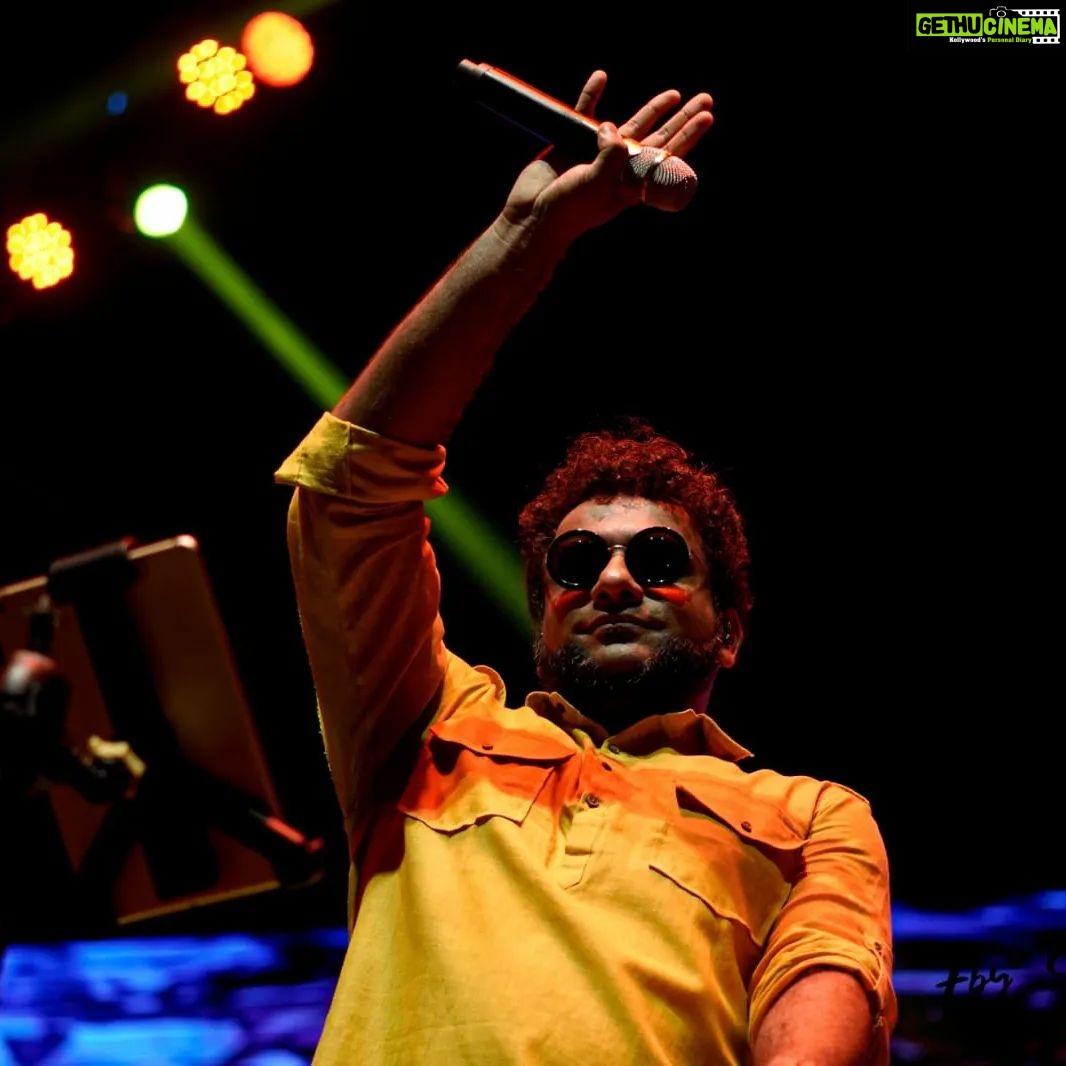 Haricharan Instagram - Felt Sooooo good to be Back on Stage with my Band. Thanks to the wonderful audience for Singing along ππ Last Night at Thiruvananthapuram for the Inauguration of @keralaolympic Pics by @ebysolickal University Stadium