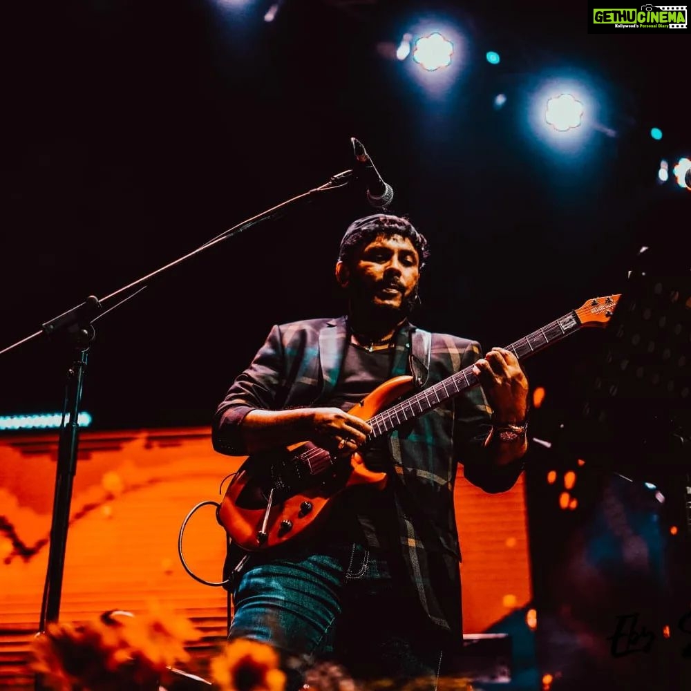 Haricharan Instagram - Felt Sooooo good to be Back on Stage with my Band. Thanks to the wonderful audience for Singing along ππ Last Night at Thiruvananthapuram for the Inauguration of @keralaolympic Pics by @ebysolickal University Stadium