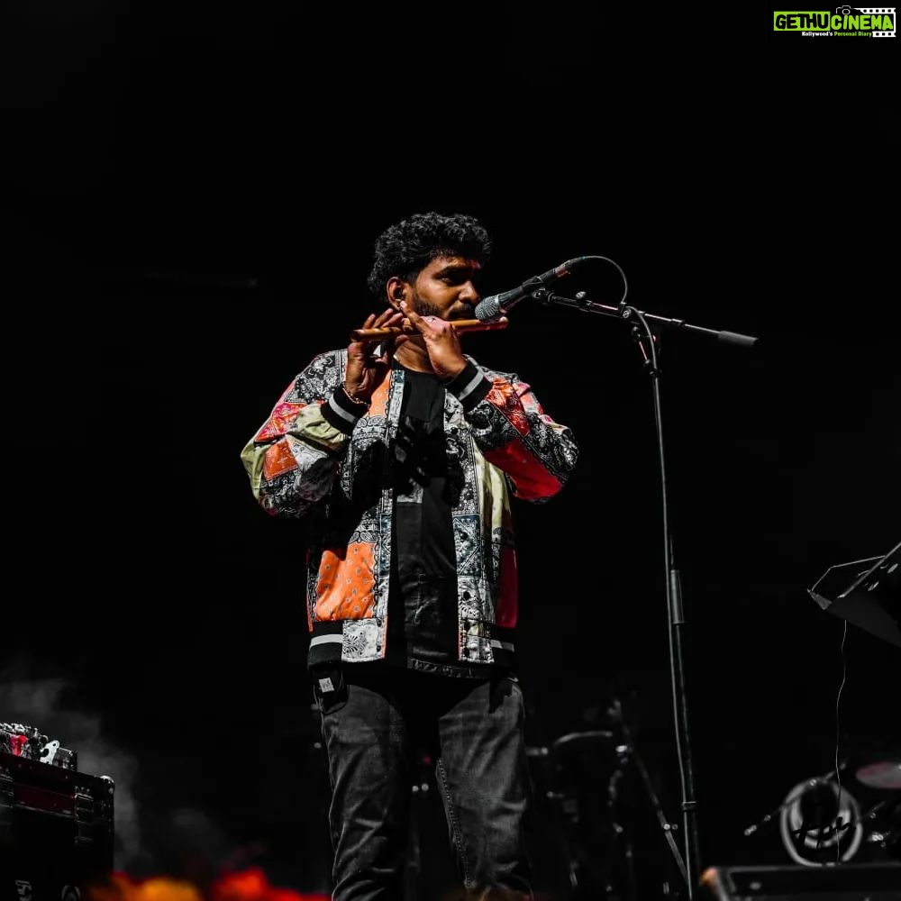 Haricharan Instagram - Felt Sooooo good to be Back on Stage with my Band. Thanks to the wonderful audience for Singing along ππ Last Night at Thiruvananthapuram for the Inauguration of @keralaolympic Pics by @ebysolickal University Stadium
