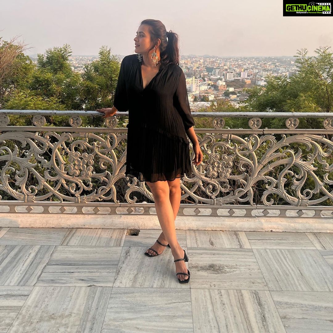 Hebah Patel Instagram - Just a dressed evening! 📸: @niharikasingh13 Hyderabad