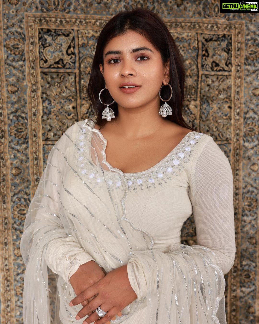 Hebah Patel Instagram - 👗: @officialanahita @geethikakanumilli @septembershoes 📸: @pranav.foto Hyderabad