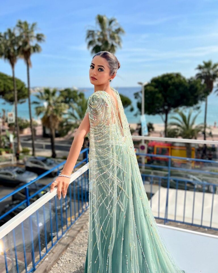 Helly Shah Instagram - Thankful and Grateful ❤️🧿 Debut at Cannes couldn’t have been a better one .. Thank you @lorealparis for making it the PERFECT one ❤️ #festivaldecannes #cannes2022 #cannes Hotel Martinez