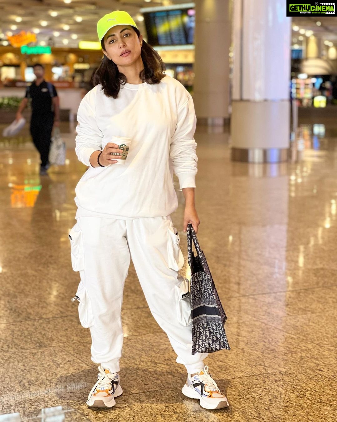 Hina Khan Instagram - Let’s fly away.. Morning world 🥰