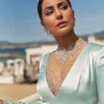 Hina Khan Instagram - A very good morning from the French Riviera 💙.. #cannes2022 #cannesfilmfestival #frenchriviera Outfit @skyttencouture @the_frntal Jewels @tuula.jewellery Styled by @sayali_vidya MUAH @lizbombenmakeup @gemma_pring